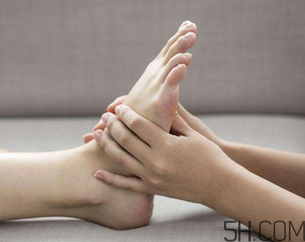 腳氣是缺乏維生素嗎？腳氣是缺什么維生素？