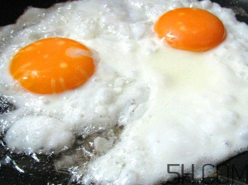 煎雞蛋為什么會(huì)有泡沫？炒雞蛋為什么會(huì)有泡沫？