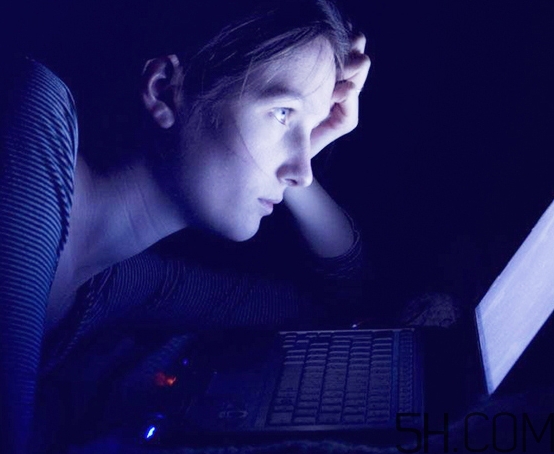 眼霜可以天天用嗎？眼霜多久用一次