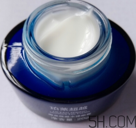 眼霜用在水乳之前還是之后？眼霜和水乳使用的順序