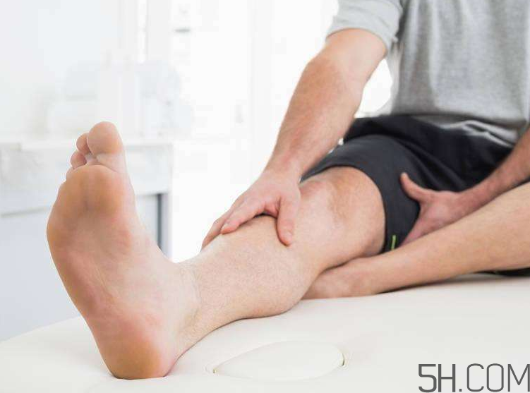 腳氣用鹽水泡腳有用嗎？用鹽水泡腳治腳氣嗎？