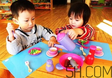 寶寶上幼兒園需要準(zhǔn)備什么？寶寶上幼兒園哭鬧怎么應(yīng)對(duì)？
