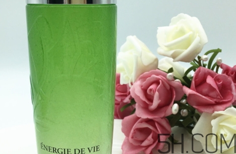 蘭蔻綠水和粉水哪個(gè)好？蘭蔻綠水和粉水區(qū)別