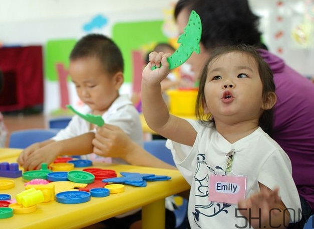 寶寶上幼兒園需要準(zhǔn)備什么？寶寶上幼兒園哭鬧怎么應(yīng)對(duì)？