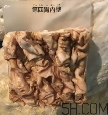 牛百葉和毛肚是一個(gè)東西嗎？牛百葉上面有層黑皮能吃嗎？