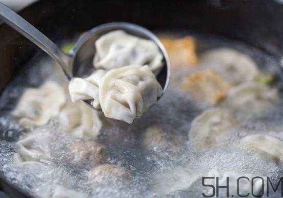 煮餃子怎么煮不破皮？煮餃子怎么看熟沒(méi)熟？