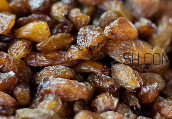 葡萄干吃多了會(huì)怎么樣？葡萄干可以豐胸嗎