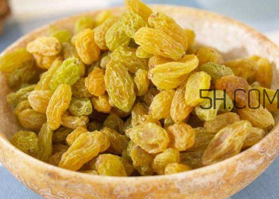 葡萄干泡水喝有什么好處？葡萄干吃之前需要洗嗎