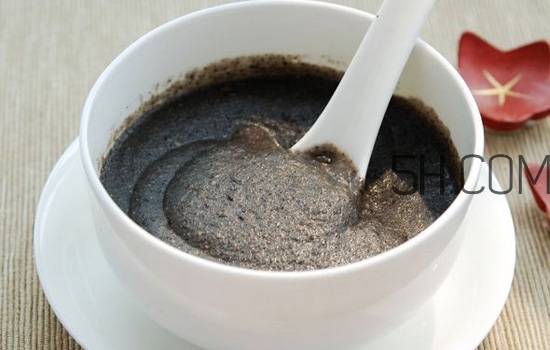 黑芝麻糊用開(kāi)水沖還是溫開(kāi)水？黑芝麻糊養(yǎng)胃嗎？