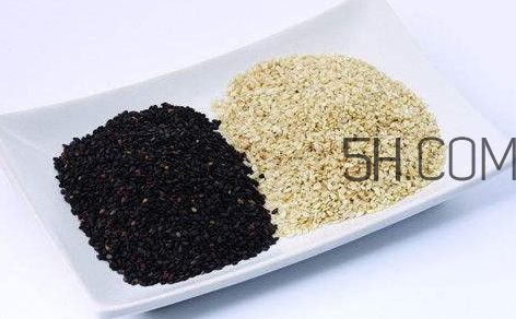 黑芝麻和白芝麻有什么區(qū)別？黑芝麻和白芝麻哪個好？