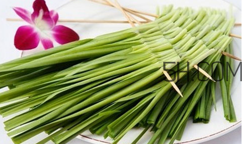 炒好的韭菜能隔夜吃嗎？吃韭菜胃酸燒心吃什么緩解？