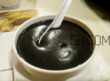 黑芝麻糊用開(kāi)水沖還是溫開(kāi)水？黑芝麻糊養(yǎng)胃嗎？