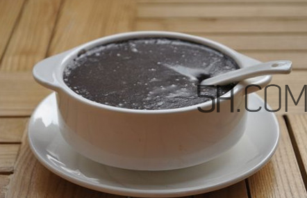 黑芝麻糊用開(kāi)水沖還是溫開(kāi)水？黑芝麻糊養(yǎng)胃嗎？