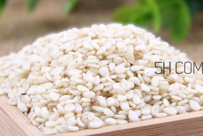 黑芝麻和白芝麻有什么區(qū)別？黑芝麻和白芝麻哪個好？