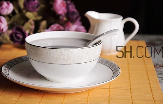 黑芝麻糊用開(kāi)水沖還是溫開(kāi)水？黑芝麻糊養(yǎng)胃嗎？