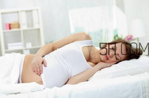 羊水早破的原因是什么？羊水早破能順產(chǎn)嗎？