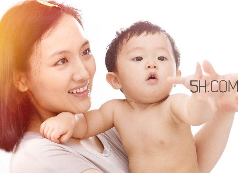 母乳和奶粉哪個好？媽媽開心最重要