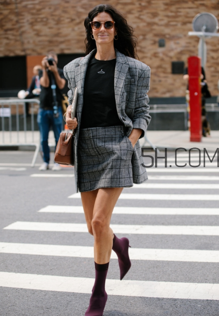格子西裝里面怎么搭配？格子西裝內搭穿什么？