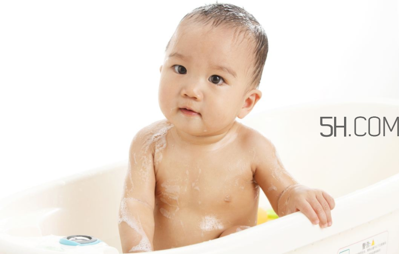小孩風(fēng)熱感冒怎么辦？小孩子高燒手腳冰涼怎么處理？