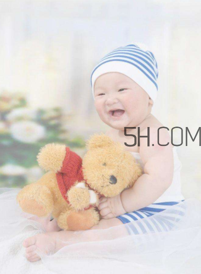 小孩風(fēng)熱感冒怎么辦？小孩子高燒手腳冰涼怎么處理？