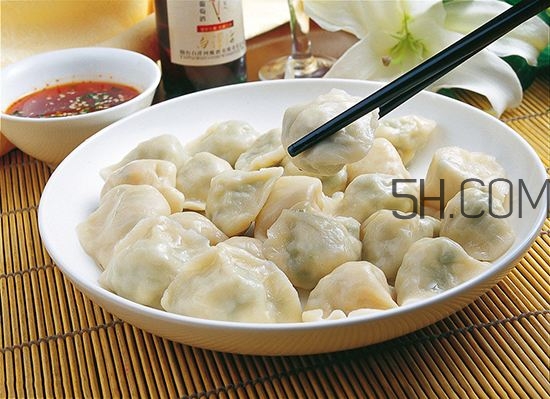 餃子和面用熱水還是冷水？餃子和面要醒多長時間？