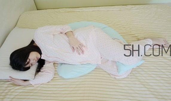 哺乳枕有必要買(mǎi)嗎？哺乳枕有用嗎？