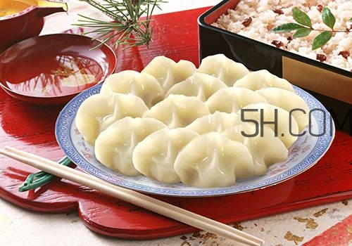 餃子和面用熱水還是冷水？餃子和面要醒多長時間？