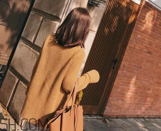 焦糖色毛衣配什么顏色好看？焦糖色毛衣搭配圖片