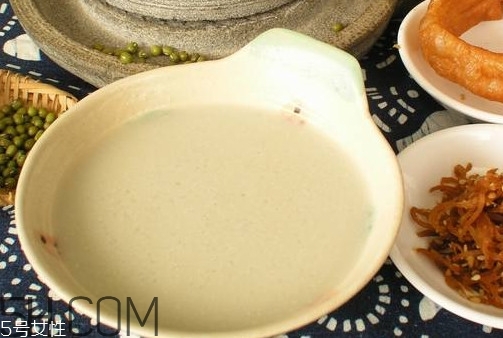 豆汁兒是什么做的？豆汁兒是什么味道
