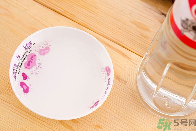 白醋和鹽水混在一起洗臉有什么好處？白醋和鹽洗臉好嗎？