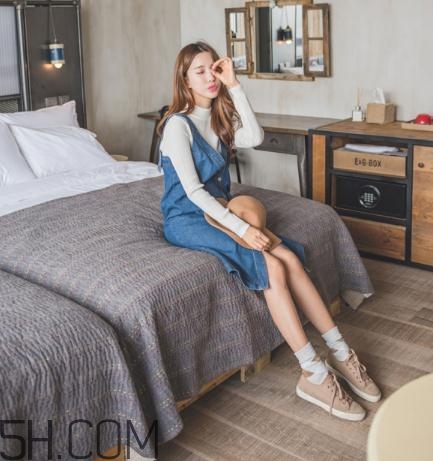 白色毛衣搭配什么裙子？白色毛衣搭配裙子圖片