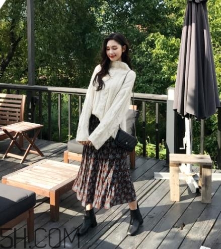 白色毛衣搭配什么裙子？白色毛衣搭配裙子圖片