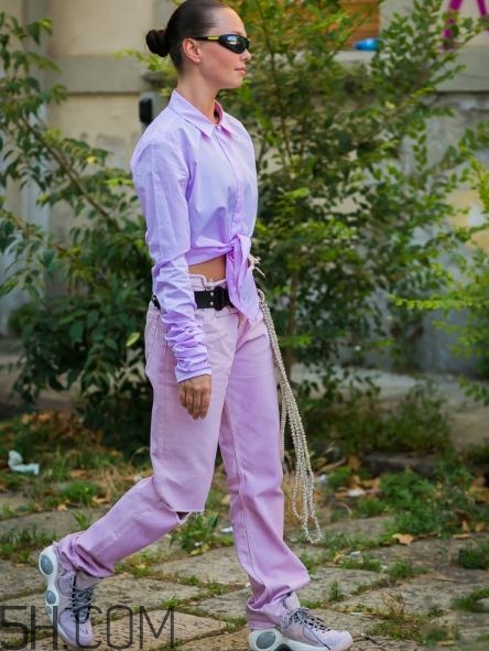 粉色衣服配什么顏色的褲子？粉色衣服搭配褲子圖片