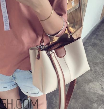 白色包包被衣服染色了怎么辦？白色包包染色怎么去除？