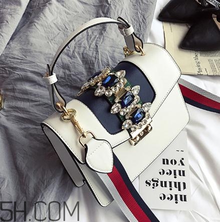 白色包包被衣服染色了怎么辦？白色包包染色怎么去除？