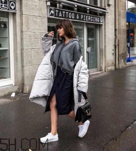 羽絨服配什么鞋子？羽絨服搭配鞋子圖片
