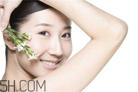 青春痘能不能擠？青春痘能用鹽水洗嗎？