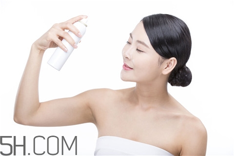 青春痘能用紅霉素軟膏嗎？青春痘能用蘆薈膠嗎？