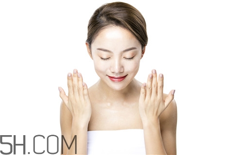 青春痘能用紅霉素軟膏嗎？青春痘能用蘆薈膠嗎？