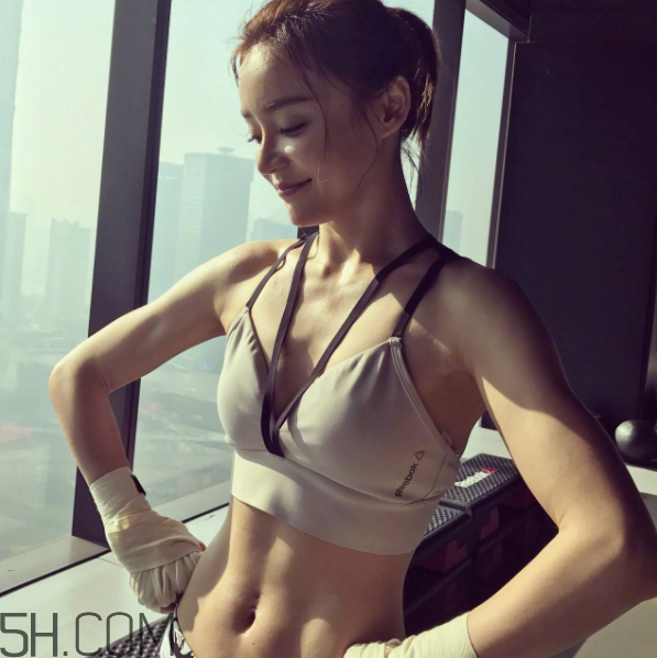 肚子上有肉可以練馬甲線嗎？女生怎么練馬甲線？