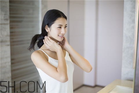 粉刺和黑頭的區(qū)別 粉刺和痤瘡一樣嗎？