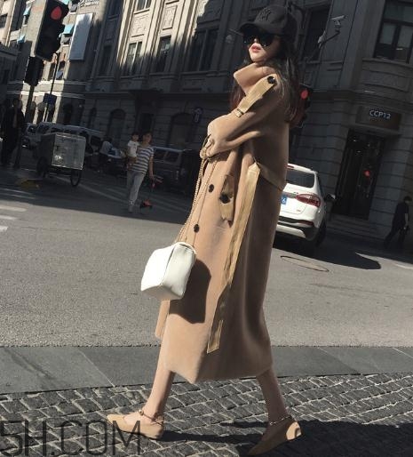 羊剪絨和羽絨服哪個(gè)好？羊剪絨大衣和羽絨服哪個(gè)保暖？