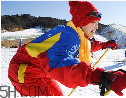 滑雪服什么牌子好？滑雪服和沖鋒衣哪個好？