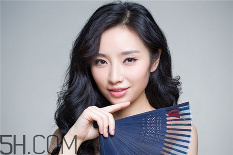 粉刺應(yīng)該擦什么藥膏？粉刺應(yīng)該用什么護膚品？