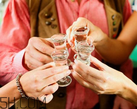 身上有傷口能喝酒嗎？喝酒會影響傷口愈合嗎？