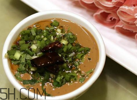 涮羊肉調(diào)料怎么調(diào)好吃？涮羊肉的麻醬怎么調(diào)？