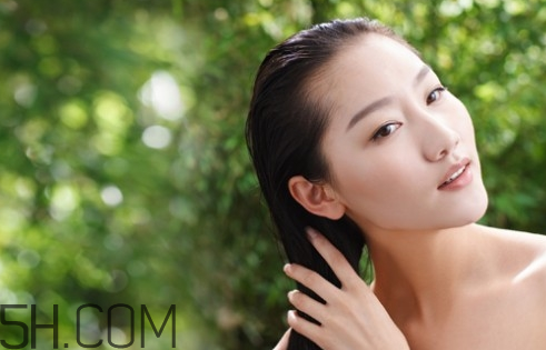 不同發(fā)質(zhì)使用哪種精油好？護(hù)發(fā)素和護(hù)發(fā)精油的區(qū)別
