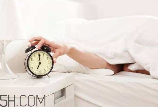 睡眠不足會有什么影響？長期睡眠不足是指多少時間以上