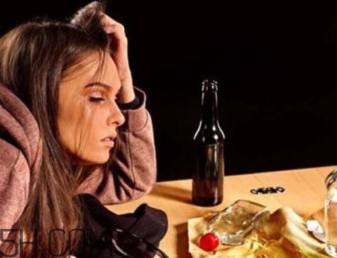 酒精肝是什么引起的？酒精肝是喝酒喝的嗎？