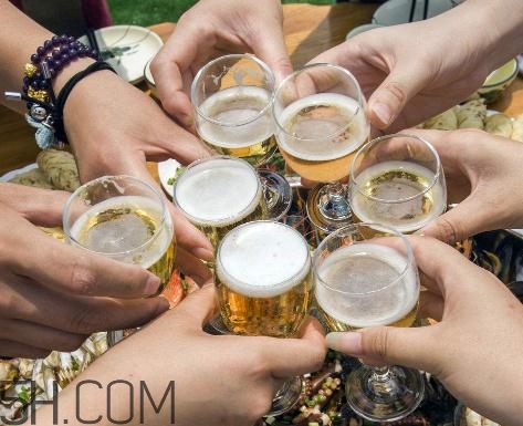 酒精肝是什么引起的？酒精肝是喝酒喝的嗎？